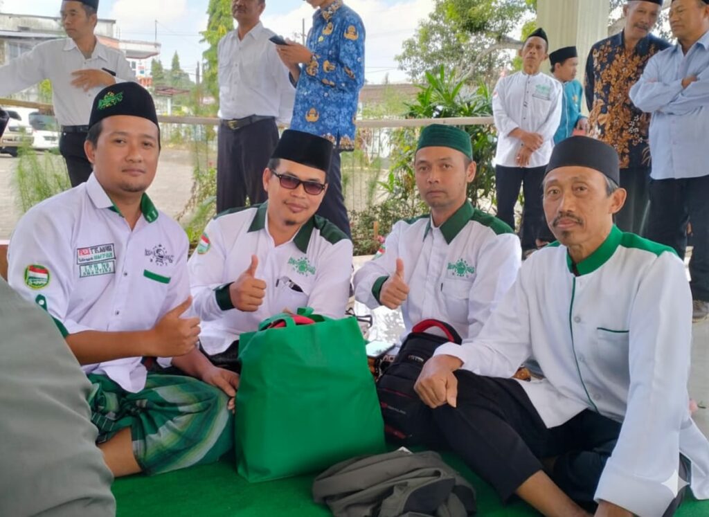 H. Rahmad (Kiri) Tim LTN MWCNU Ngantang.